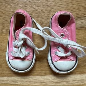Light pink Converse size 3.